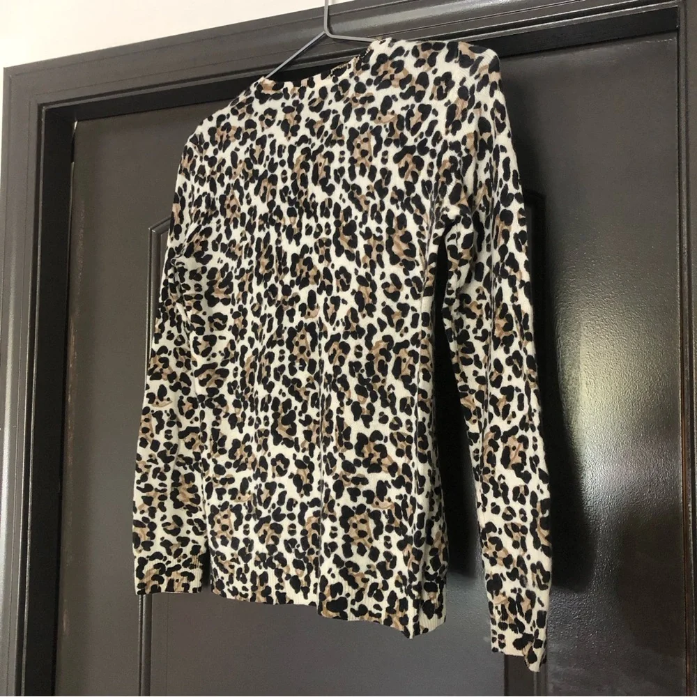 J. McLaughlin cheetah/leopard lightweight cashmere long sleeve crewneck sweater - Picture 6 of 8